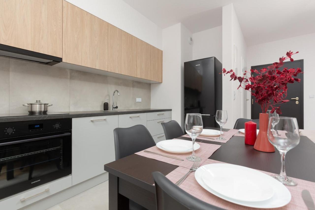 Stacja Wola Apartment Guminska By Noclegi Renters Varsóvia Exterior foto