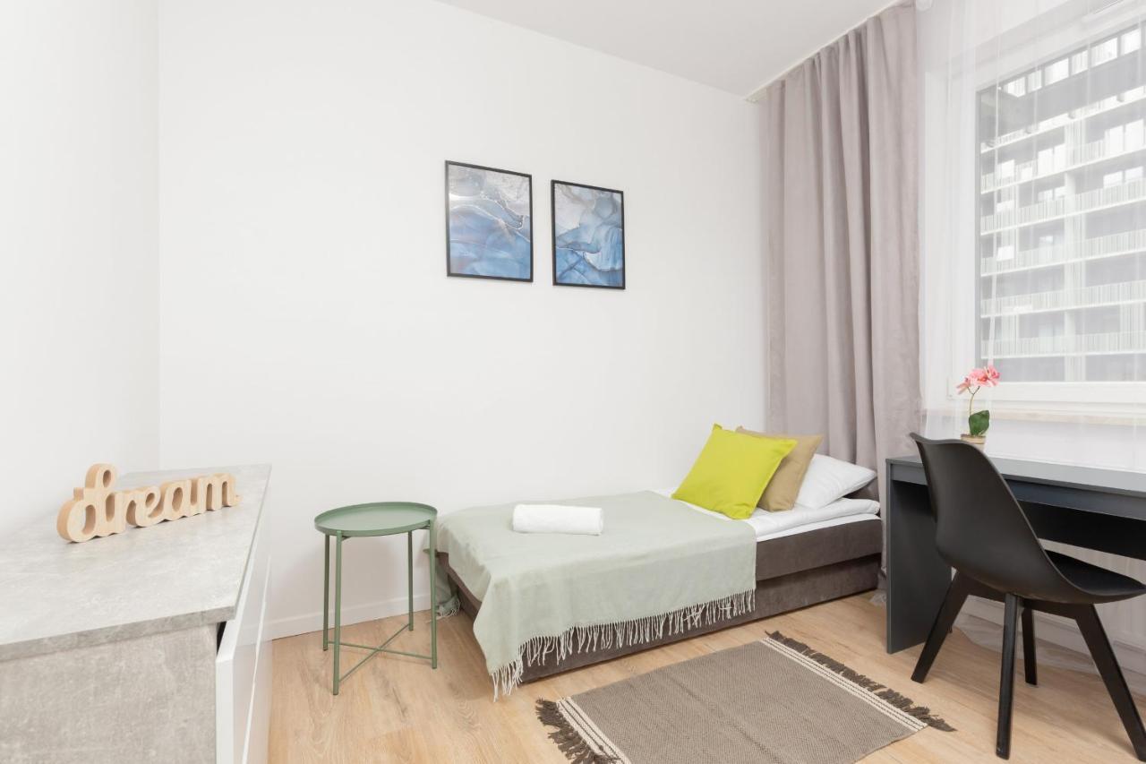 Stacja Wola Apartment Guminska By Noclegi Renters Varsóvia Exterior foto